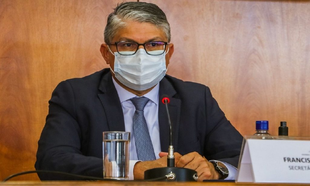 Imagem Ilustrando a Notícia: Secretário de Saúde do DF é preso suspeito de fraude em testes de Covid-19; há mandados em Goiás