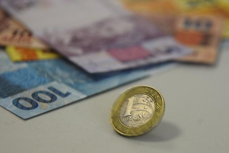 Imagem Ilustrando a Notícia: Salário mínimo será de R$ 954 a partir de 1° de janeiro