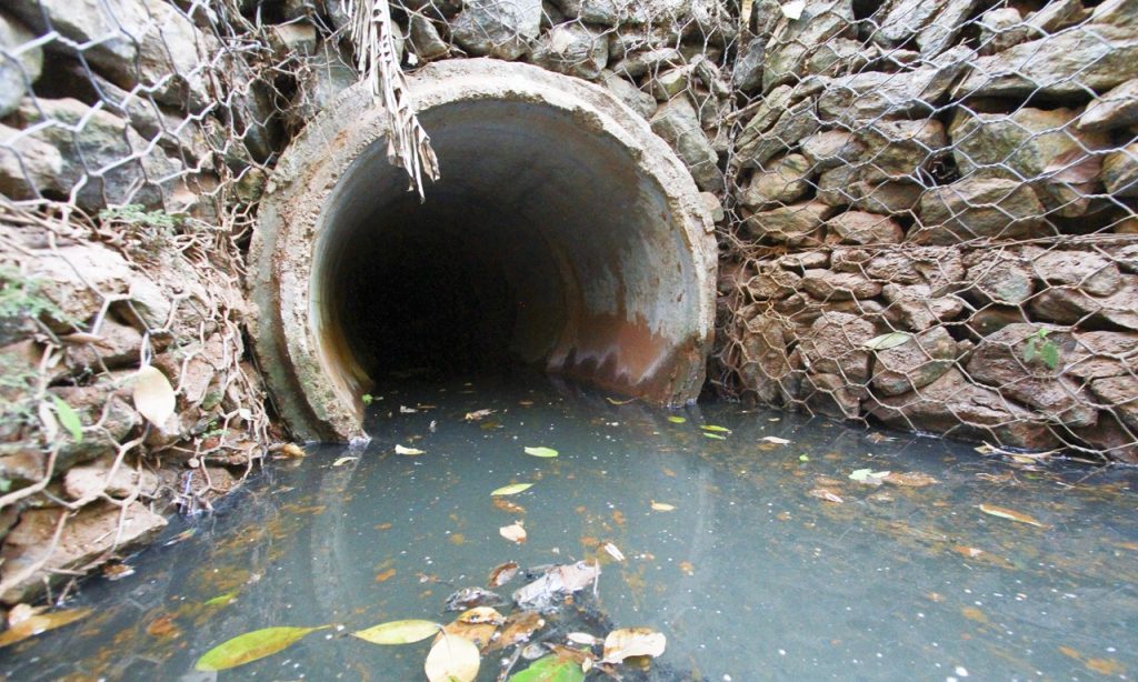 Imagem Ilustrando a Notícia: Ligações clandestinas de esgoto poluem córregos em Aparecida de Goiânia