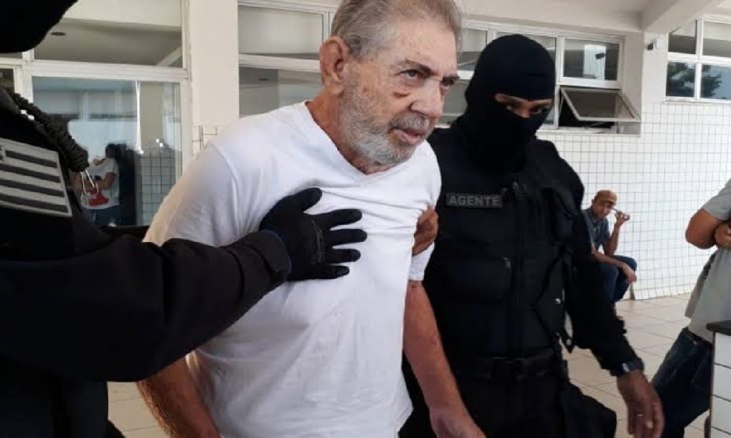 Imagem Ilustrando a Notícia: João de Deus é condenado por posse ilegal de arma de fogo