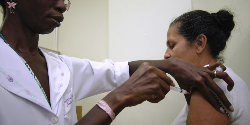 Imagem Ilustrando a Notícia: Governo zera imposto para compra de vacinas contra a hepatite A