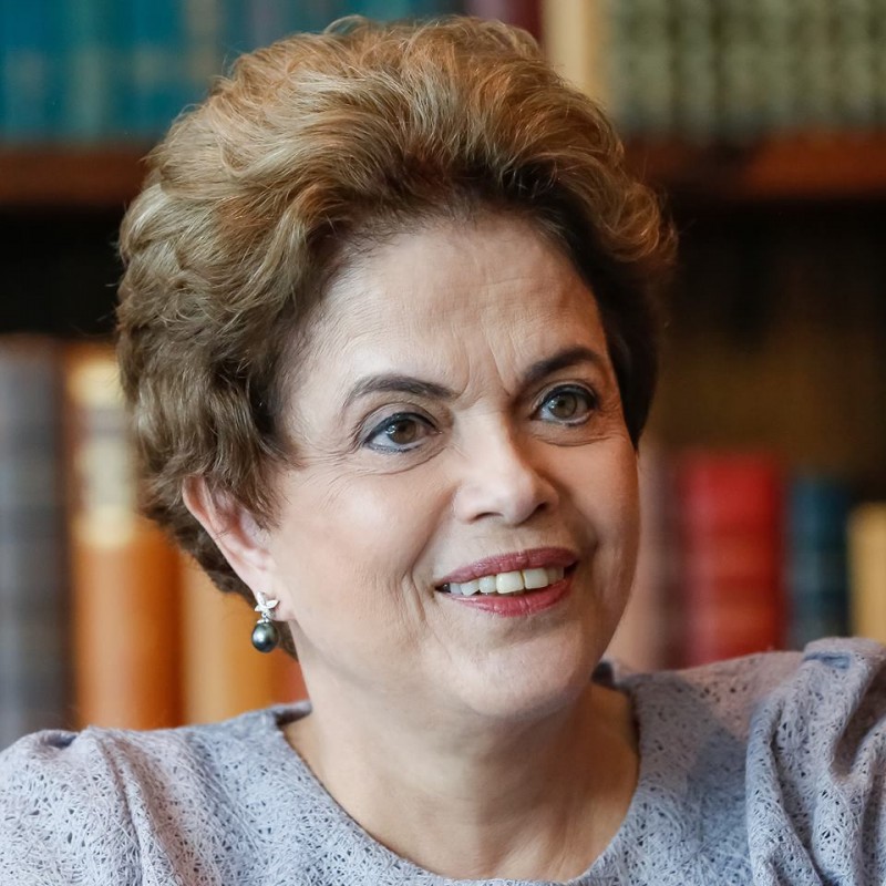 Imagem Ilustrando a Notícia: Dilma critica a mídia e diz que está disposta a ‘lutar até o fim’