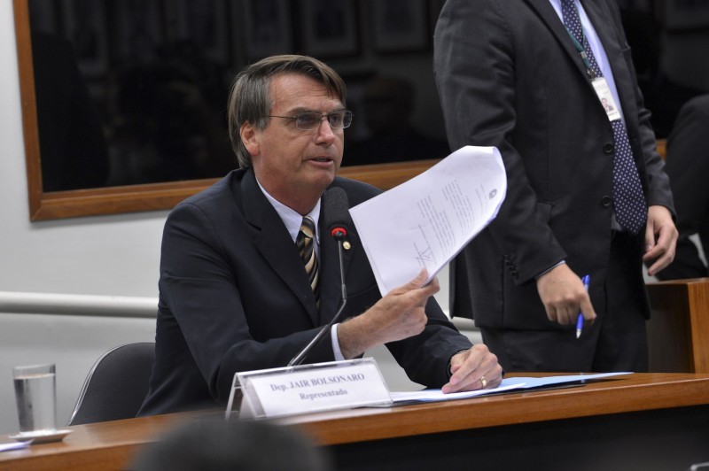 Imagem Ilustrando a Notícia: Bolsonaro vira réu no STF por incitação ao crime de estupro