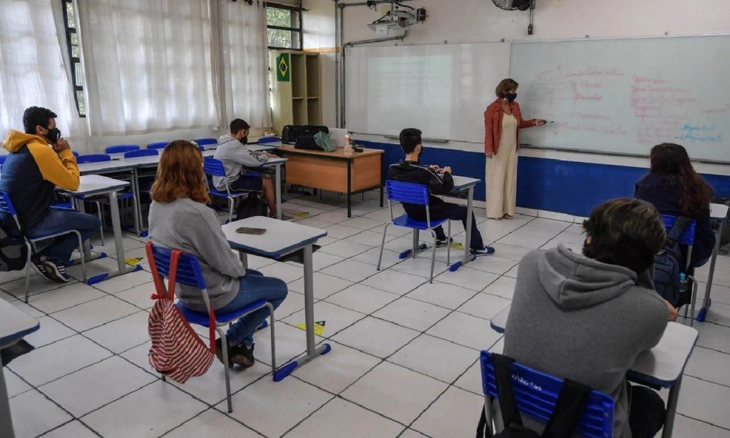 Imagem Ilustrando a Notícia: Aulas presenciais retornam em alguns colégios estaduais de Goiás
