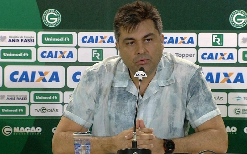 Imagem Ilustrando a Notícia: Presidente do Goiás responde perguntas da torcida