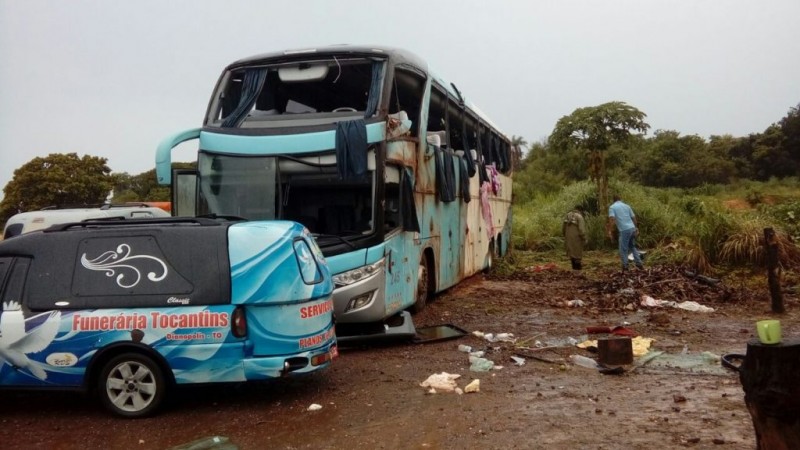 Imagem Ilustrando a Notícia: Ônibus capota, mata sete pessoas e fere ao menos 20