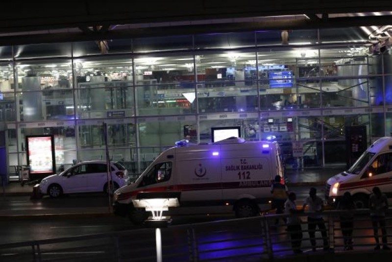 Imagem Ilustrando a Notícia: Dupla explosão em aeroporto de Istambul mata pelo menos dez pessoas