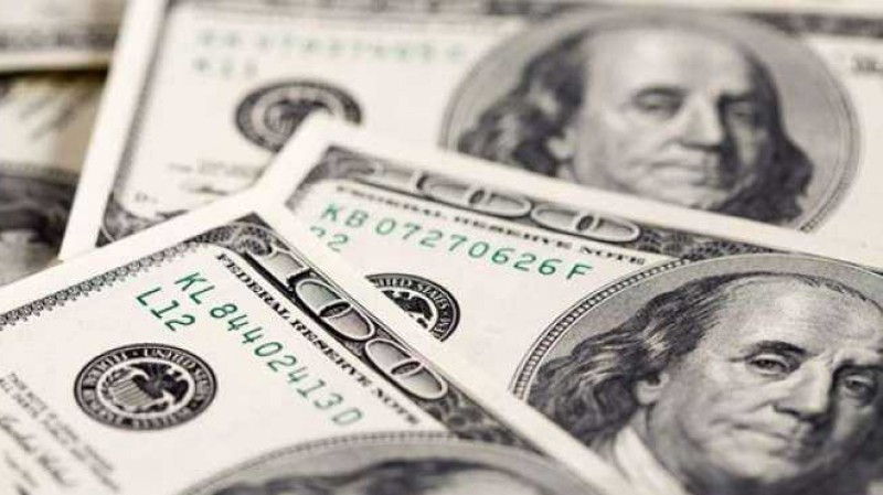Imagem Ilustrando a Notícia: Dólar cai e fecha a R$ 3,76, menor valor desde agosto