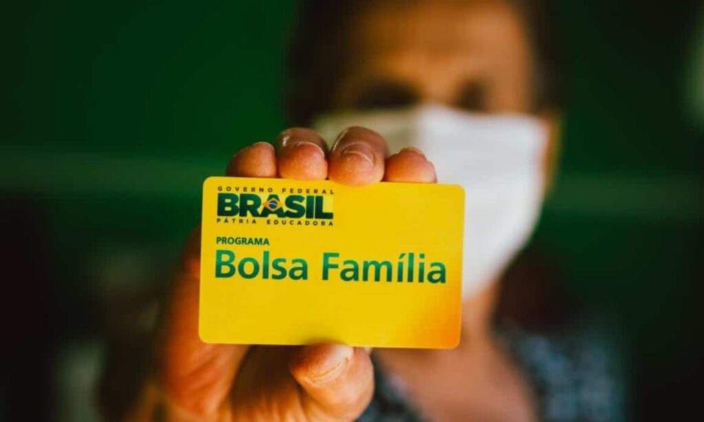 Imagem Ilustrando a Notícia: Beneficiários do Bolsa Família com Nis 2 recebem auxílio emergencial nesta segunda