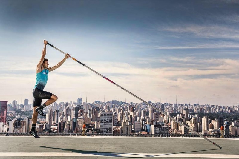 Imagem Ilustrando a Notícia: Thiago Braz conquista ouro e bate recorde olímpico no salto com vara