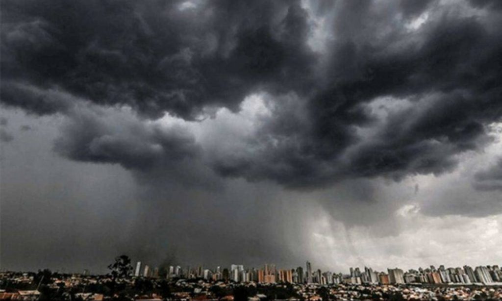 Imagem Ilustrando a Notícia: Acumulado de chuva faz Inmet emitir aviso de “perigo” para Goiás