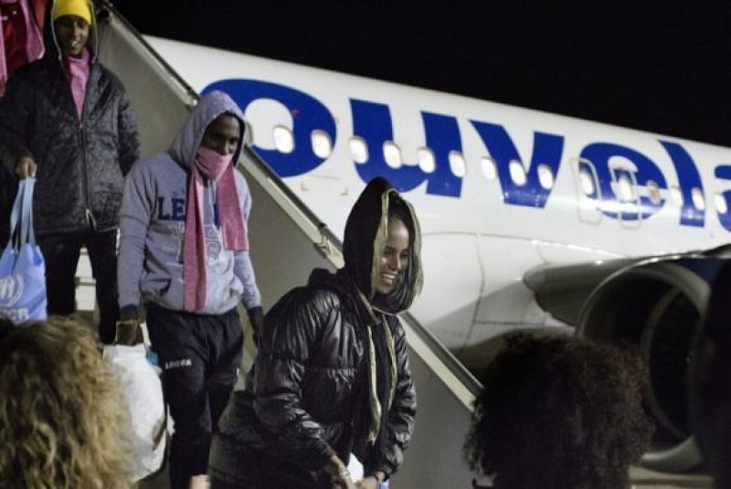 Imagem Ilustrando a Notícia: Acnur leva mais de mil refugiados líbios para a Itália e o Níger