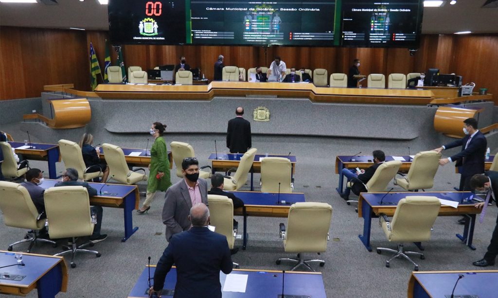 Imagem Ilustrando a Notícia: Vereadores aprovam jabuti e criam 15 novos cargos para Câmara