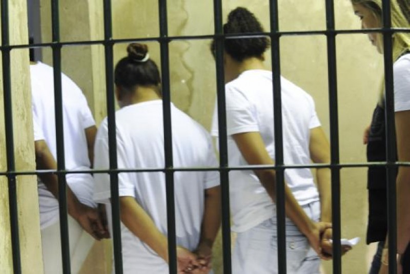 Imagem Ilustrando a Notícia: Prisão domiciliar a mulheres grávidas é bem-vinda,  diz especialista