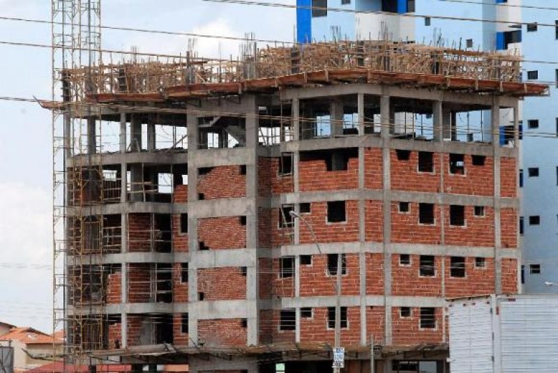 Imagem Ilustrando a Notícia: Empreendimentos da construção civil têm queda de 16,5%