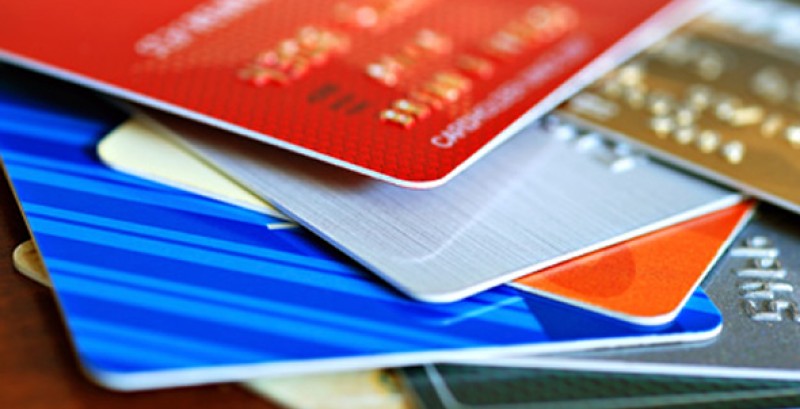 Imagem Ilustrando a Notícia: Taxa de juros do rotativo do cartão de crédito bate novo recorde