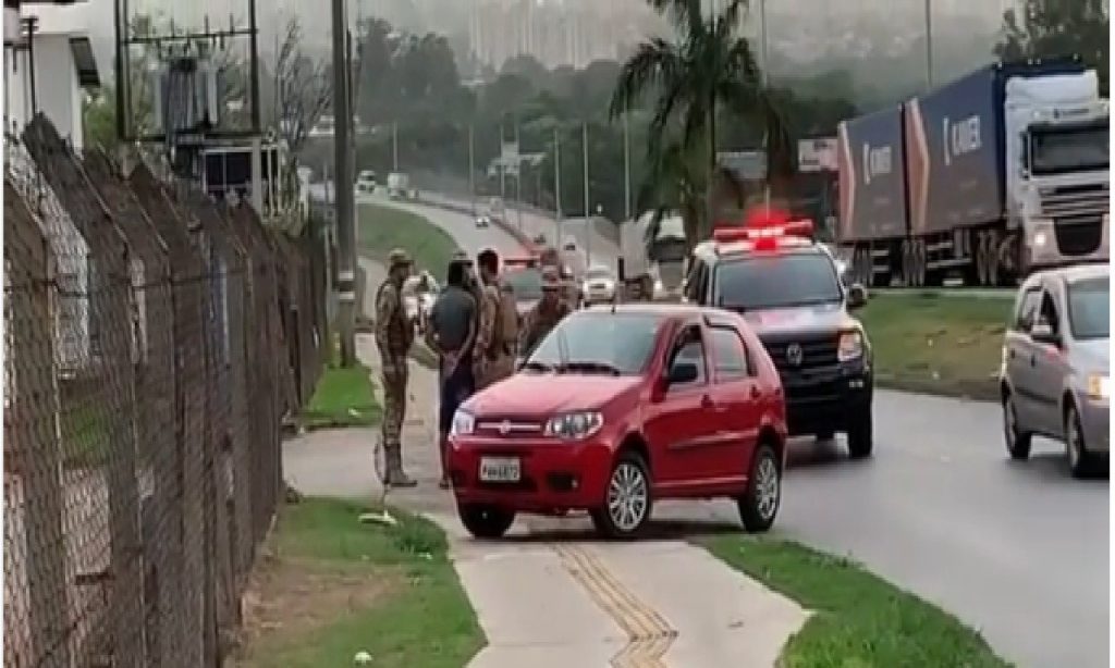 Imagem Ilustrando a Notícia: PM prende homem em Goiânia com veículo que foi roubado em Brasília