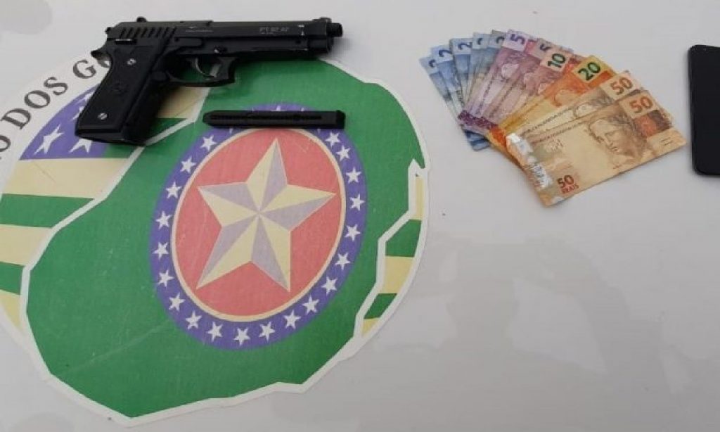 Imagem Ilustrando a Notícia: Caiado veta PL de insenção de ICMS na compra de armas em Goiás