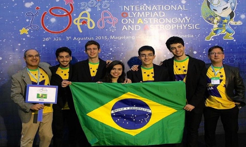Imagem Ilustrando a Notícia: Brasil conquista medalhas em Olimpíada Internacional de Astronomia, na Hungria