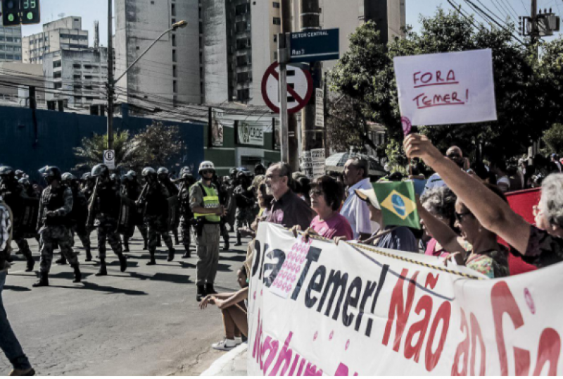 Imagem Ilustrando a Notícia: Manifestantes protestam contra Temer em Goiânia