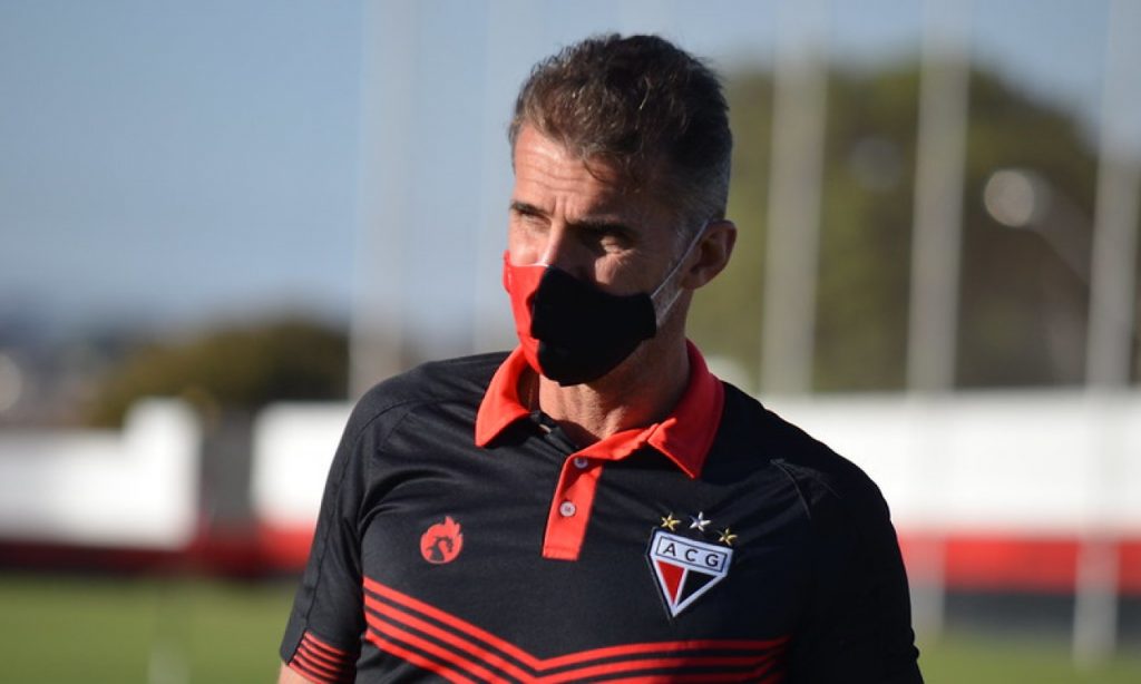 Imagem Ilustrando a Notícia: Vagner Mancini joga favoritismo para o Flamengo e espera contar com Jean e Jorginho