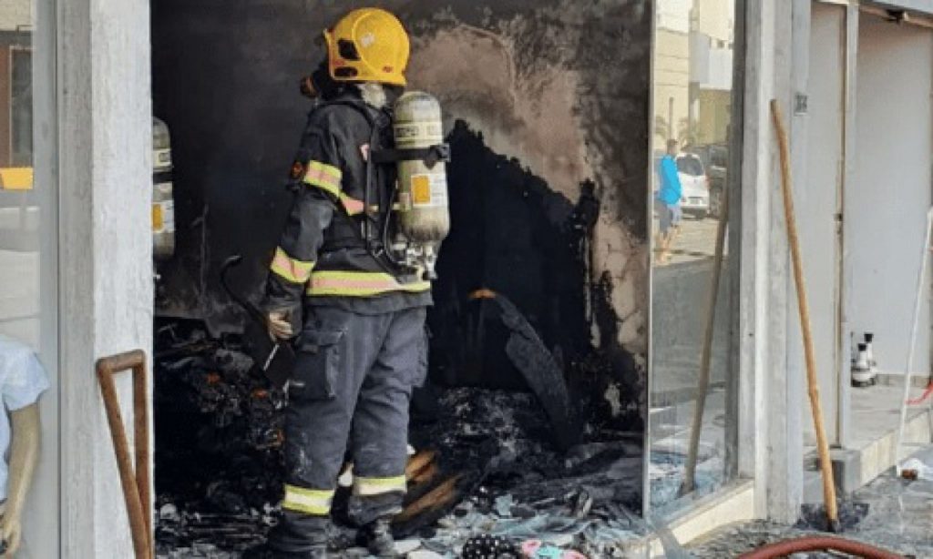 Imagem Ilustrando a Notícia: Homem é preso suspeito de atear fogo na loja da ex-namorada, em Caldas Novas