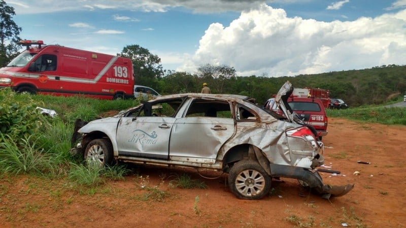 Imagem Ilustrando a Notícia: Homem morre na GO 213 após capotar carro em Caldas Novas