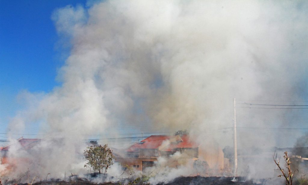 Imagem Ilustrando a Notícia: Fumaça provocada por queimadas castiga população