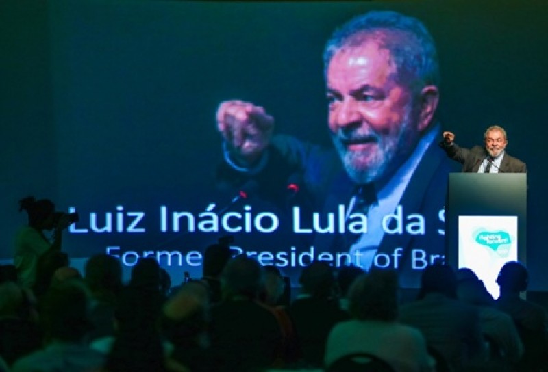 Imagem Ilustrando a Notícia: PF indicia Lula em investigação sobre contratos da Odebrecht