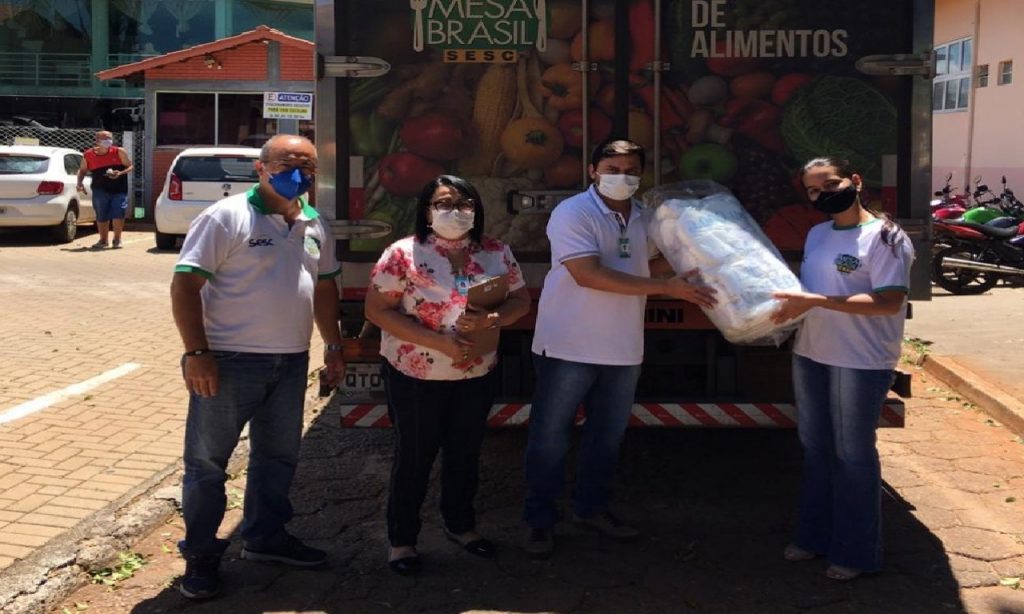Imagem Ilustrando a Notícia: Mesa Brasil entrega seis mil máscaras doadas a instituições de saúde, em Goiânia