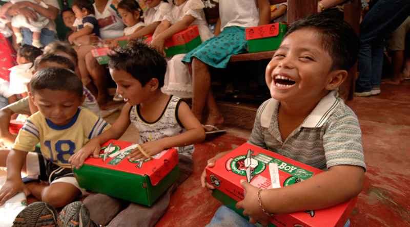 Imagem Ilustrando a Notícia: Voluntários realizam festa de natal antecipada para crianças carentes