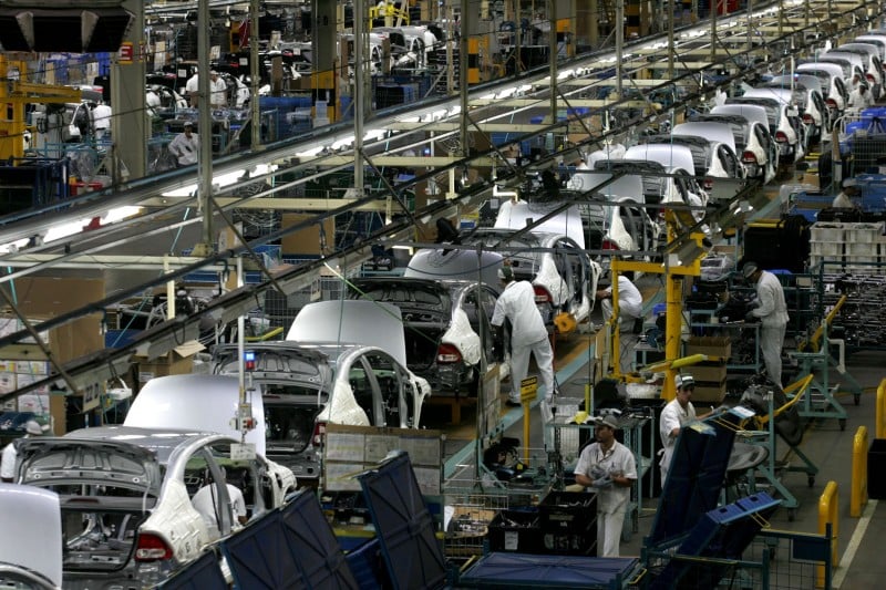 Imagem Ilustrando a Notícia: Produção de veículos tem queda de 17,7% no ano, diz Anfavea