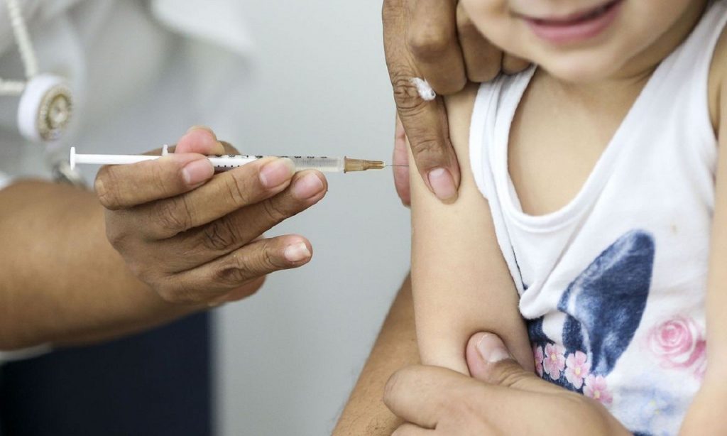Imagem Ilustrando a Notícia: Em queda há 5 anos, coberturas vacinais preocupam Ministério da Saúde