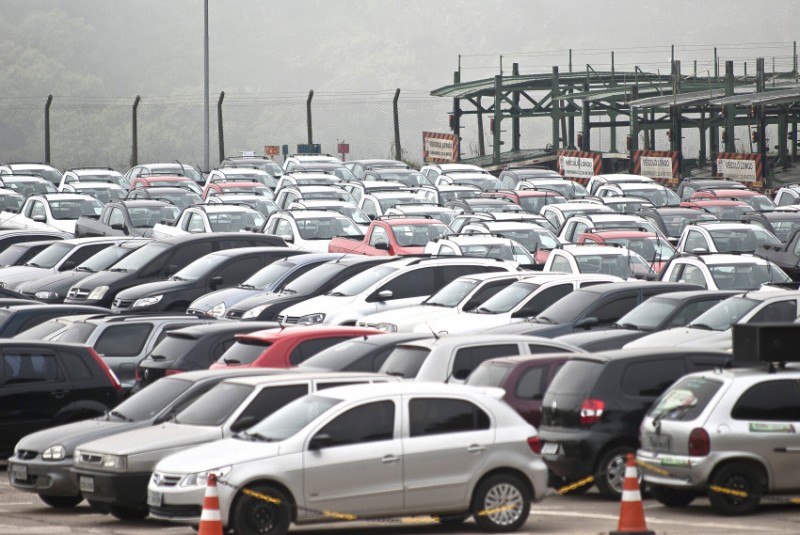 Imagem Ilustrando a Notícia: Vendas de veículos novos caem 27,4% em 12 meses, diz Anfavea