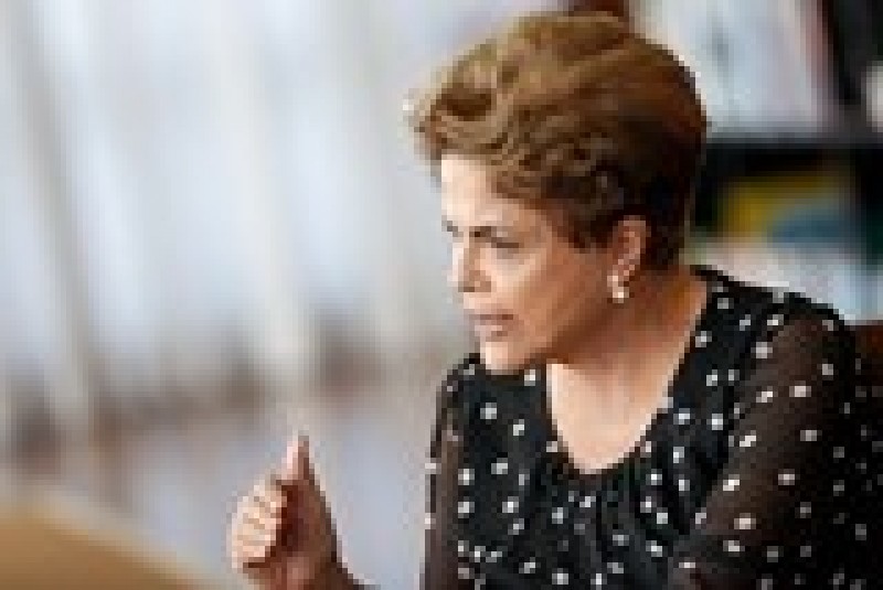 Imagem Ilustrando a Notícia: TSE quer prazo para perícia sobre campanha de Dilma