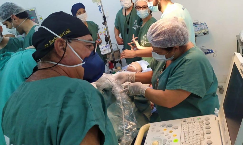 Imagem Ilustrando a Notícia: Gêmeas siamesas Laura e Laís passam por cirurgia de separação em Goiânia