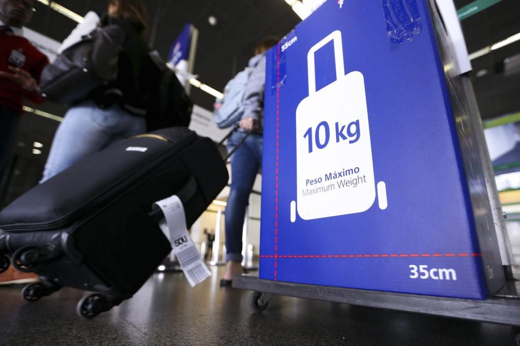 Imagem Ilustrando a Notícia: MPF é favorável ao fim da cobrança adicional de bagagens em voos