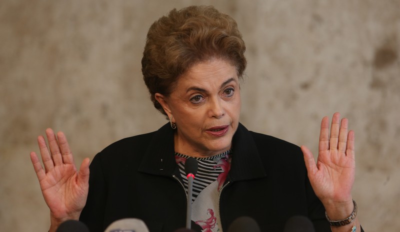 Imagem Ilustrando a Notícia: Dilma repudia divulgação de grampo e critica Moro
