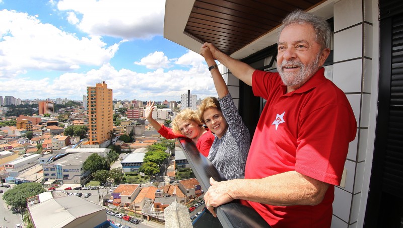 Imagem Ilustrando a Notícia: Dilma se reúne com Lula, em SP