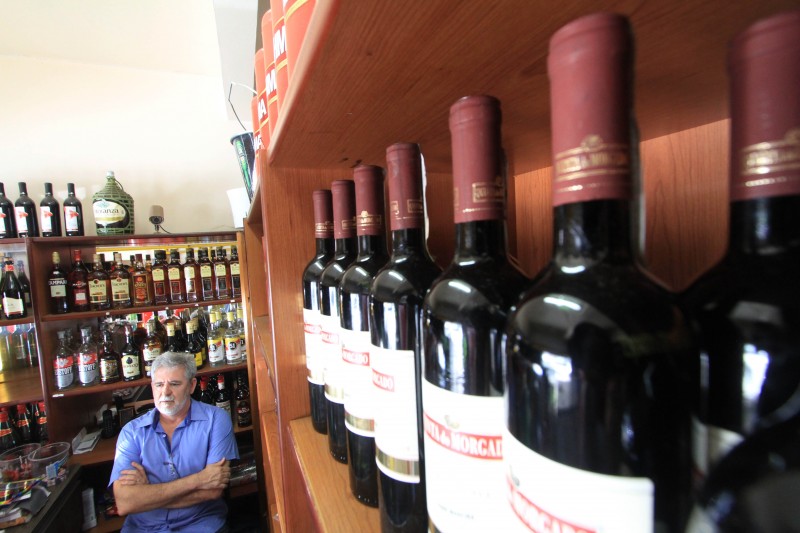 Imagem Ilustrando a Notícia: Fechamento de bares divide comerciantes de Aparecida