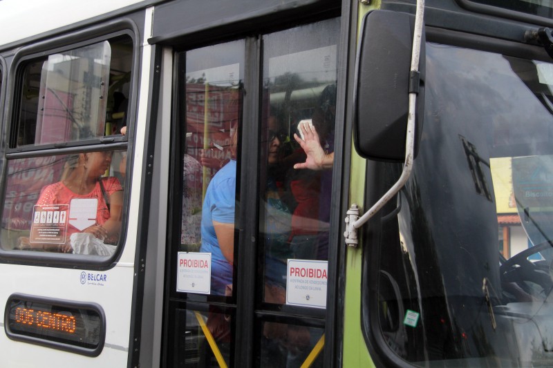Imagem Ilustrando a Notícia: Passagem de ônibus volta para R$ 3,30