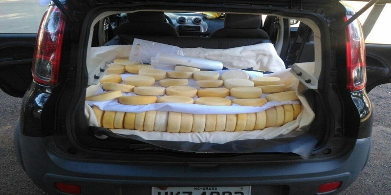 Imagem Ilustrando a Notícia: Cerca de 250 kg de queijo são apreendidos pela PM e Agrodefesa
