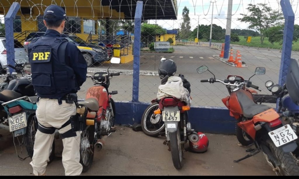 Imagem Ilustrando a Notícia: Idoso de 88 anos é flagrado pilotando moto sem habilitação na BR 452, em Itumbiara