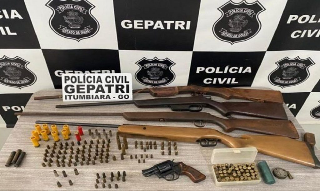 Imagem Ilustrando a Notícia: Investigado por ameaça é preso com diversas armas e munições