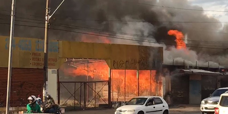 Imagem Ilustrando a Notícia: Sala comercial é atingida por incêndio na Avenida Independência