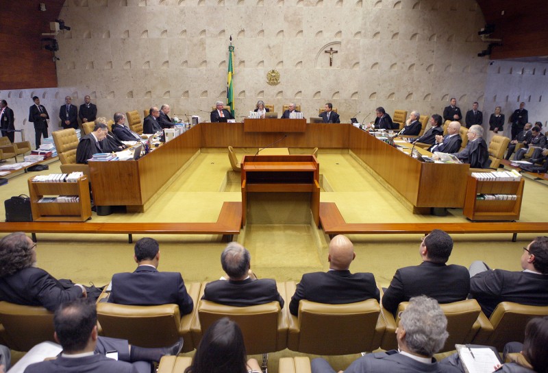 Imagem Ilustrando a Notícia: STF tem 4 votos a 3 contra imunidade a deputados estaduais