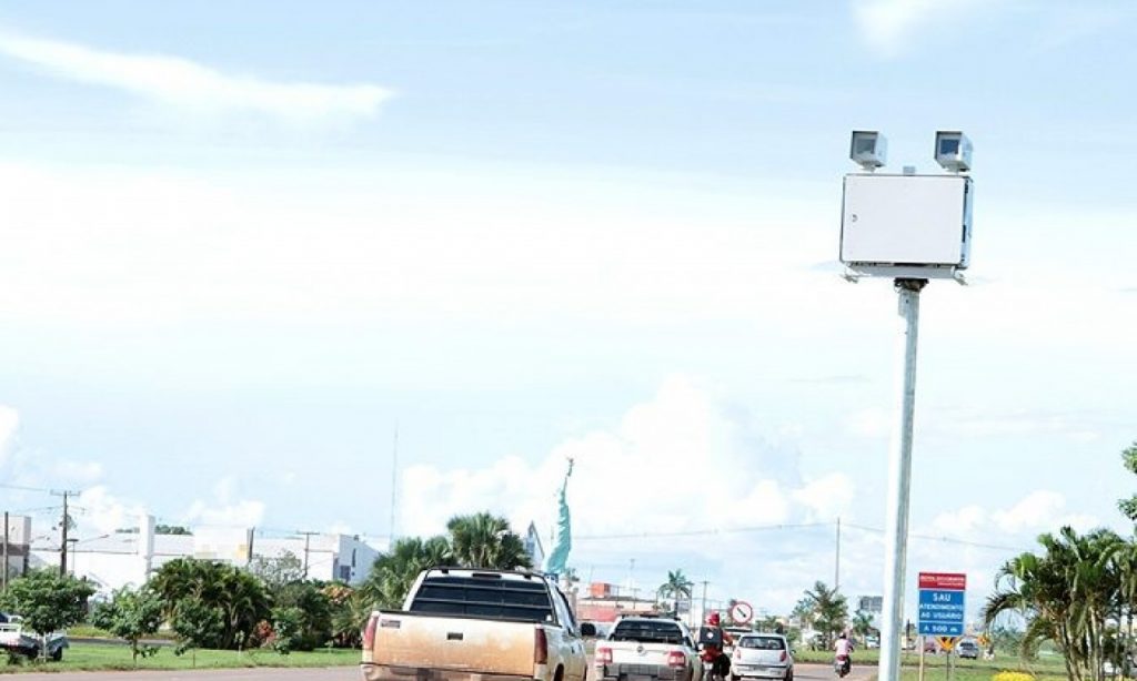 Imagem Ilustrando a Notícia: Governo vai instalar 1 mil radares em rodovias federais, diz ministro