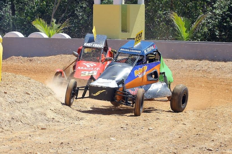 Imagem Ilustrando a Notícia: Lama e velocidade marcam etapa de Kart Cross em Guapó
