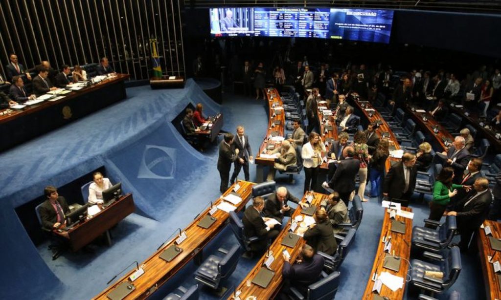 Imagem Ilustrando a Notícia: Senadores defendem PEC paralela; Deputados prometem barrar texto na Câmara