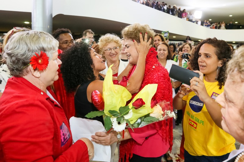 Imagem Ilustrando a Notícia: Dilma diz que delação cria ambiente propício ao golpe